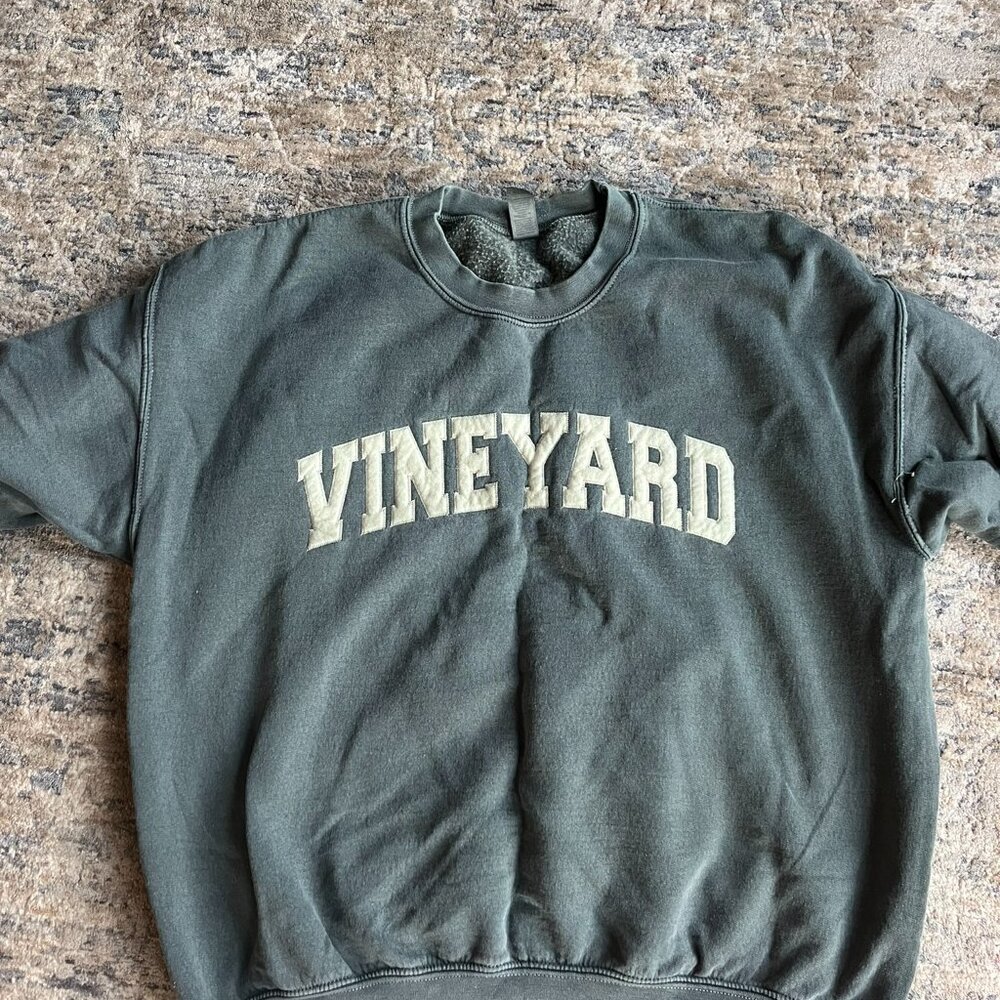 Vintage Vineyard Sweatshirt - Large